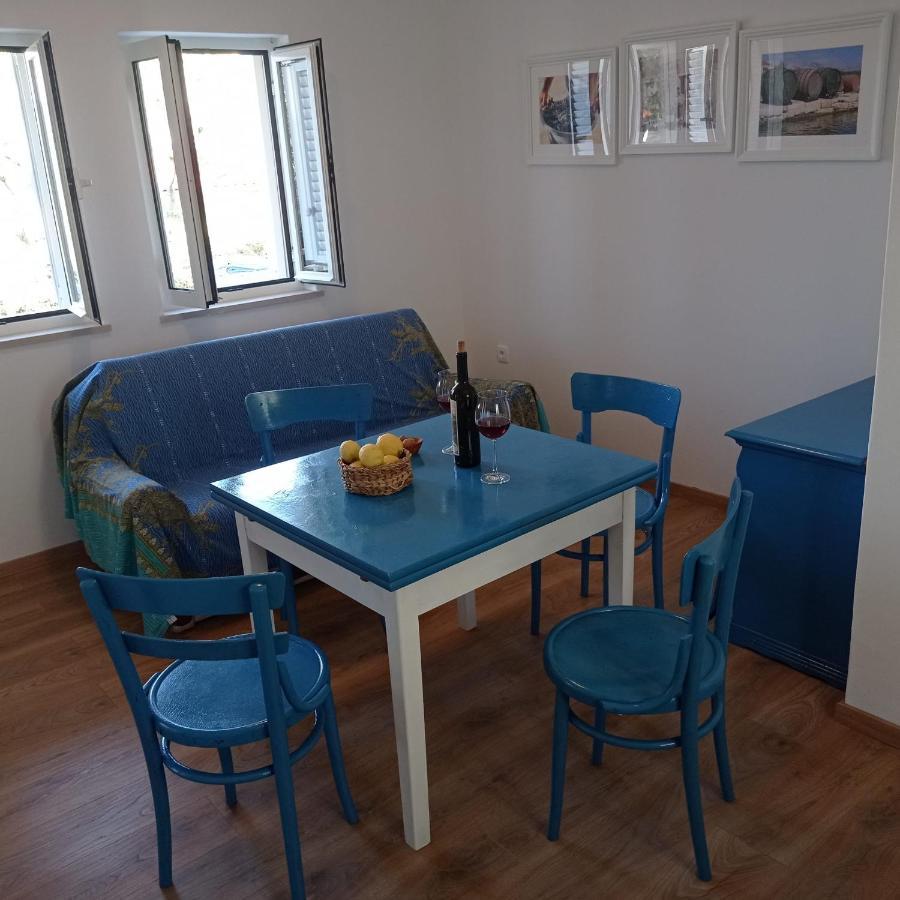 My Mediterranean Villa With Huge Garden And Own Parking Lumbarda Eksteriør bilde