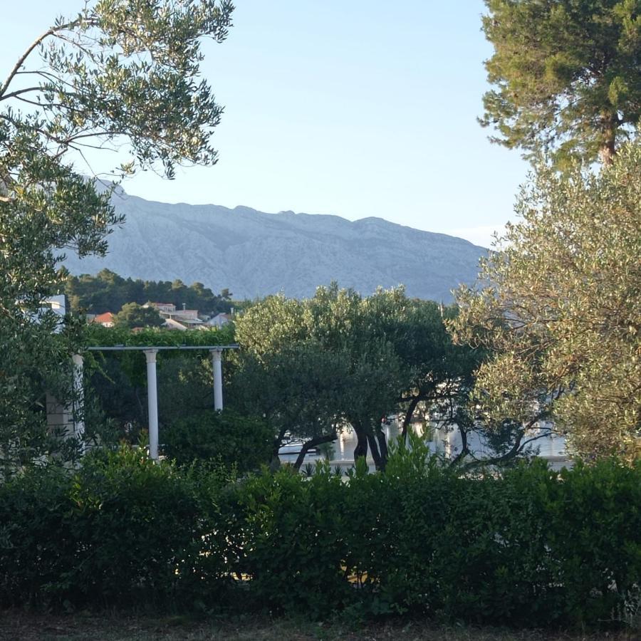 My Mediterranean Villa With Huge Garden And Own Parking Lumbarda Eksteriør bilde