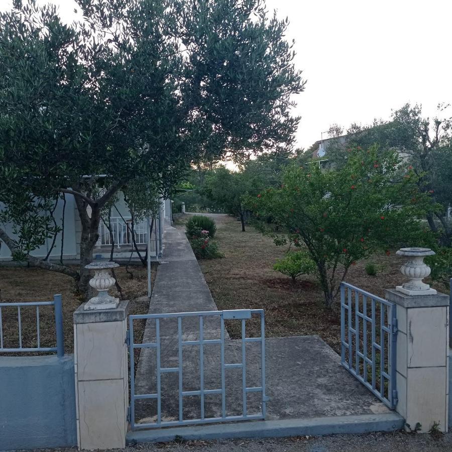 My Mediterranean Villa With Huge Garden And Own Parking Lumbarda Eksteriør bilde