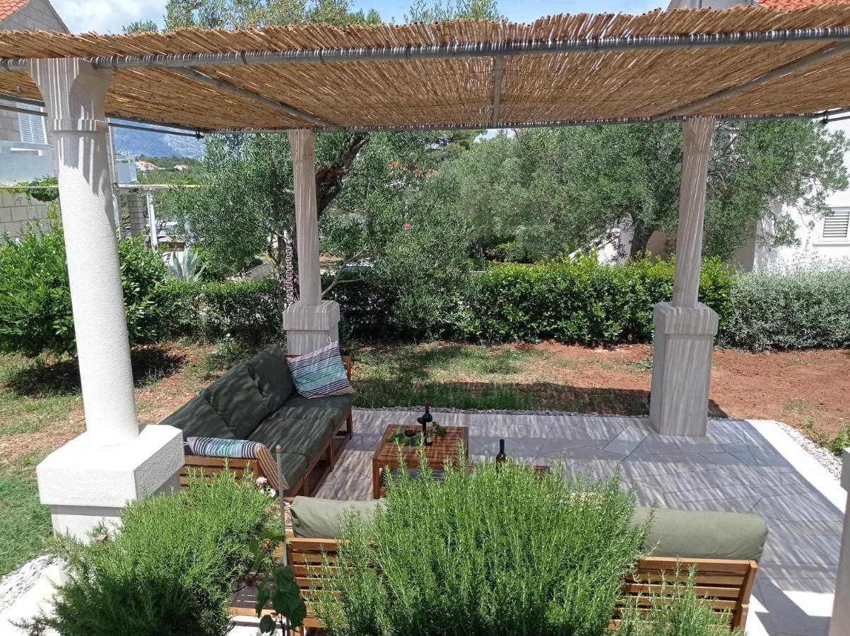 My Mediterranean Villa With Huge Garden And Own Parking Lumbarda Eksteriør bilde