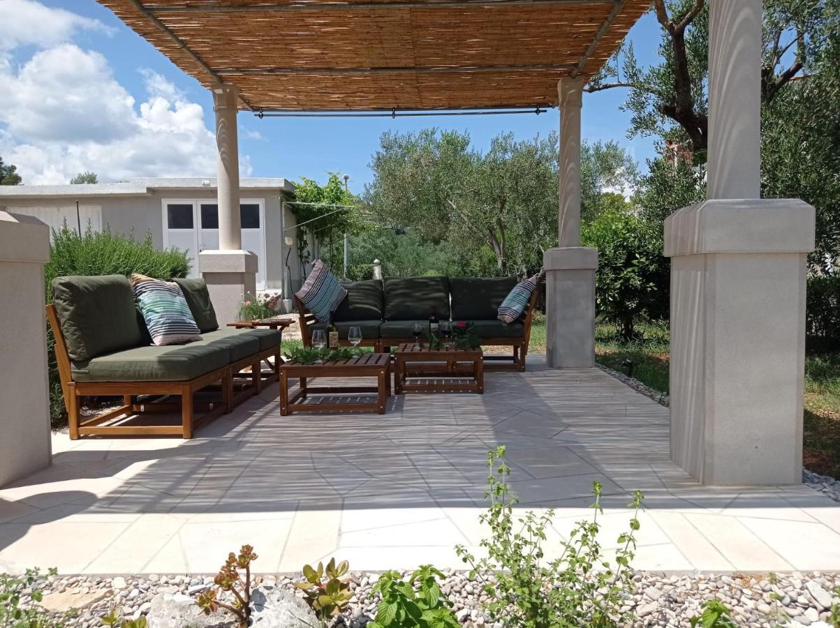 My Mediterranean Villa With Huge Garden And Own Parking Lumbarda Eksteriør bilde
